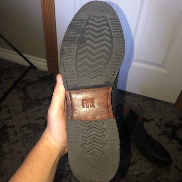 Frye Men’s Chelsea Boots - Picture 3 of 5